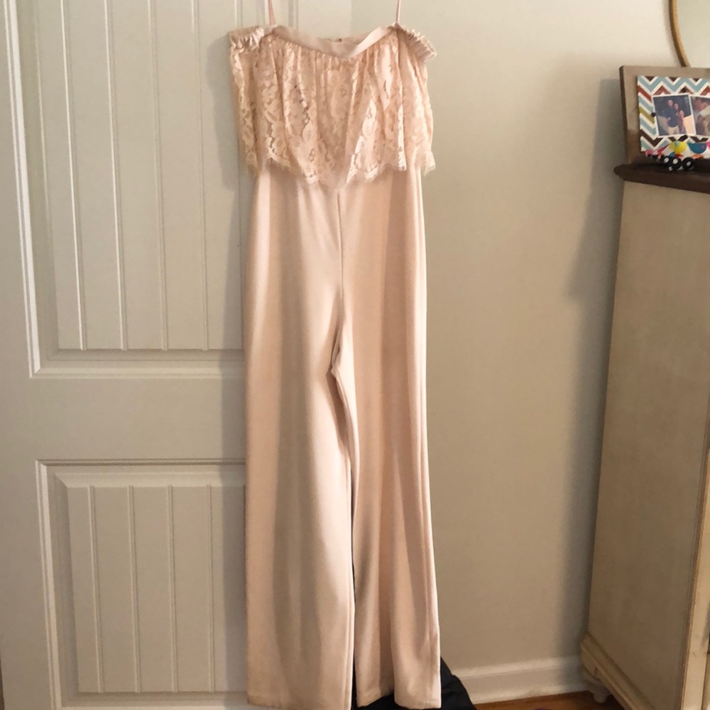 Cute strapless romper / jumpsuit! Light pink..